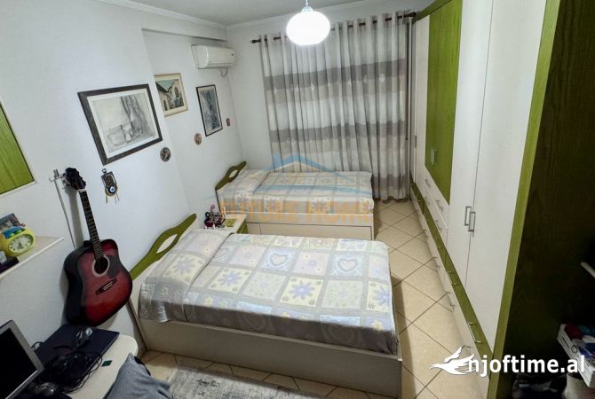 Shtepi ne shitje Apartament ne Tirane, 2+1, Mobilimi E mobiluar, Pagesa 140,000  Euro.