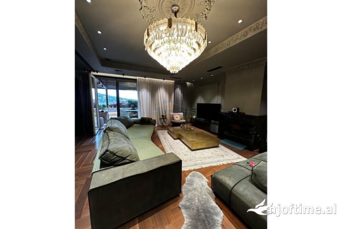 Shtepi ne shitje Apartament ne Tirane, 3+1, Mobilimi E mobiluar, Pagesa 1,050,000  Euro.