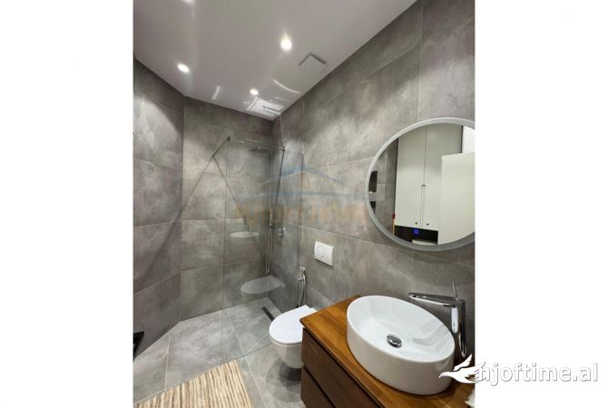 Shtepi ne shitje Apartament ne Tirane, 3+1, Mobilimi E mobiluar, Pagesa 150,000  Euro.