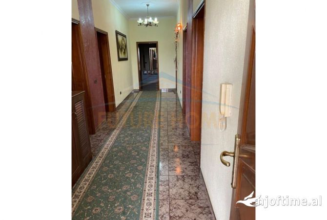 Shtepi ne shitje 7+1 ne Tirane - 320,000 Euro