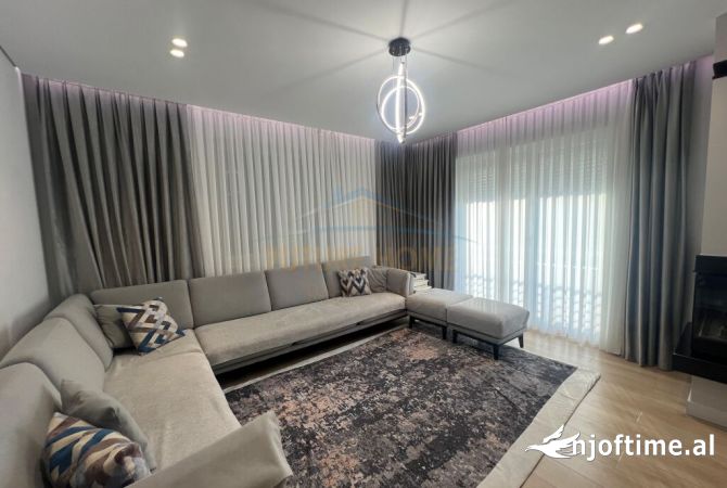 Shtepi me qera Vila Luksoze ne Tirane, 6+1, Mobilimi E mobiluar, Pagesa 6,500  Euro.