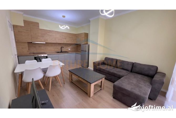 Shtepi me qera 2+1 ne Tirane - 550 Euro