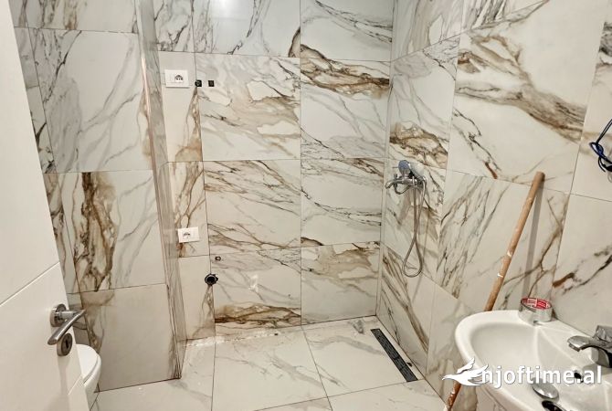 Shtepi ne shitje Apartament ne Tirane, 1+1, Mobilimi Bosh, pa mobiluar, Pagesa 120,000  Euro.