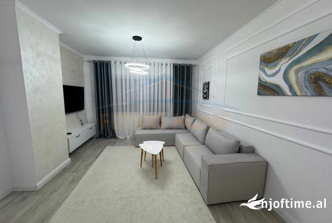 Shtepi ne shitje Papafingo(kati i catise) ne Tirane, 2+1, Mobilimi E mobiluar, Pagesa 138,000  Euro.