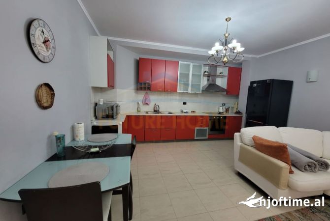Shtepi me qera 2+1 ne Tirane - 700 Euro