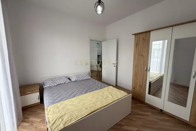 Shtepi me qera Apartament ne Tirane, 3+1, Mobilimi E mobiluar, Pagesa 600  Euro.