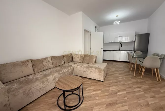 Shtepi me qera Apartament ne Tirane, 3+1, Mobilimi E mobiluar, Pagesa 600  Euro.