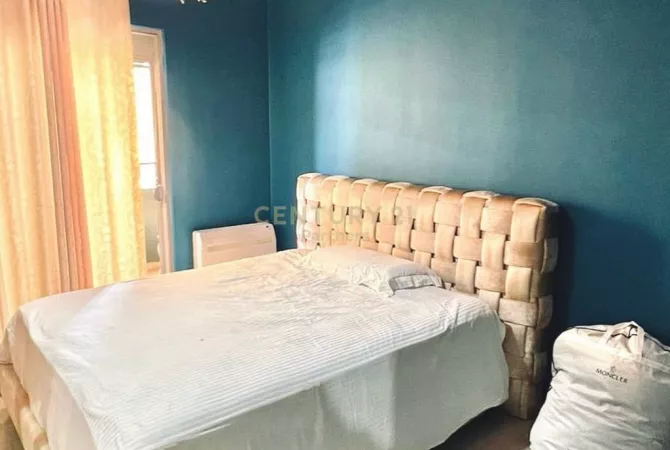 Shtepi ne shitje Apartament ne Tirane, 2+1, Mobilimi E mobiluar, Pagesa 160,000  Euro.