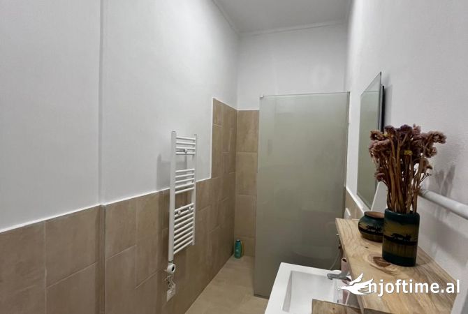 Shtepi me qera 1+1 ne Tirane - 60,000 Leke