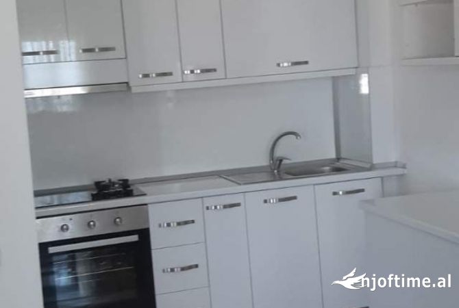 Shtepi me qera 2+1 ne Tirane - 455 Euro