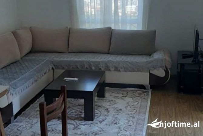 Shtepi me qera 2+1 ne Tirane - 455 Euro