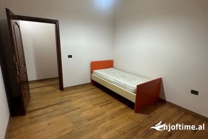 Shtepi me qera 2+1 ne Tirane - 379 Euro