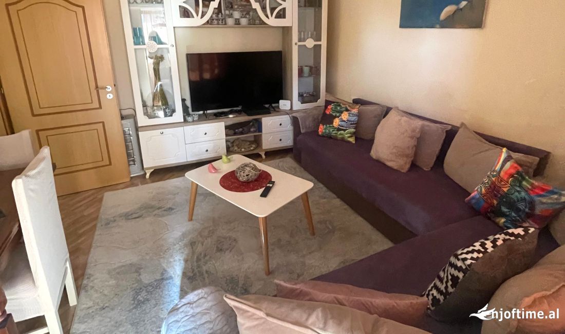 Shtepi ne shitje Apartament ne Tirane, 1+1, Mobilimi E mobiluar, Pagesa 75,005  Euro.