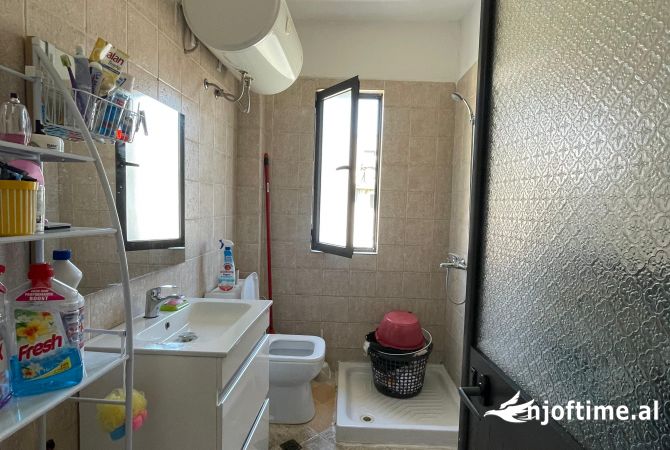 Shtepi ne shitje Apartament ne Tirane, 1+1, Mobilimi E mobiluar, Pagesa 75,005  Euro.