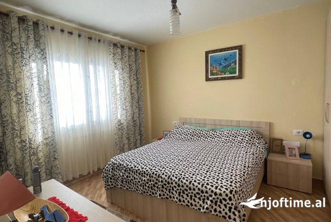 Shtepi ne shitje Apartament ne Tirane, 1+1, Mobilimi E mobiluar, Pagesa 75,005  Euro.