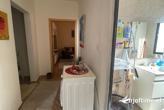Shtepi ne shitje Apartament ne Tirane, 1+1, Mobilimi E mobiluar, Pagesa 75,005  Euro.