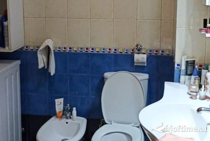 Shtepi ne shitje Apartament ne Tirane, 1+1, Mobilimi E mobiluar, Pagesa 1,590,000  Euro.