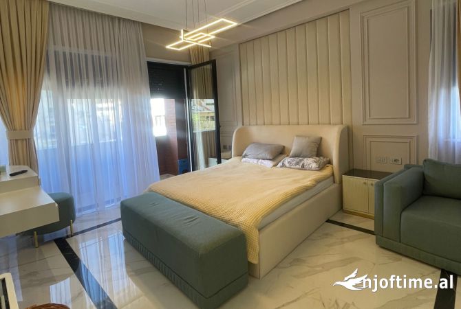 Shtepi ne shitje Duplex(shtepi me 2 kate) ne Tirane, 3+1, Mobilimi E mobiluar, Pagesa 450,001  Euro.