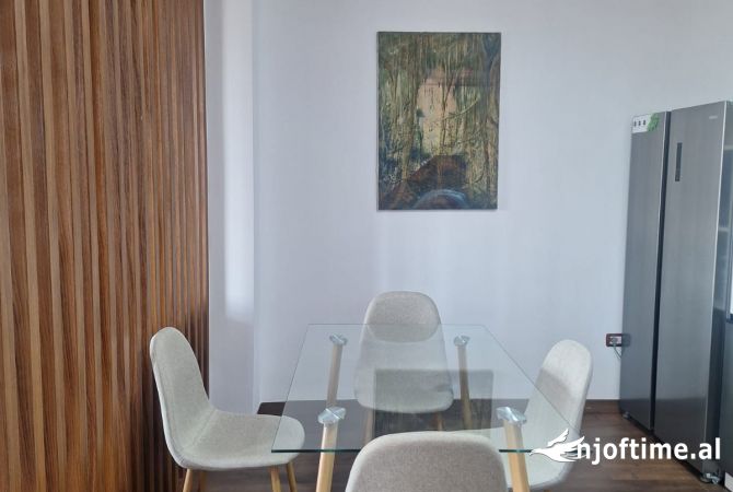 Shtepi ne shitje Apartament ne Tirane, 2+1, Mobilimi E mobiluar, Pagesa 175,003  Euro.