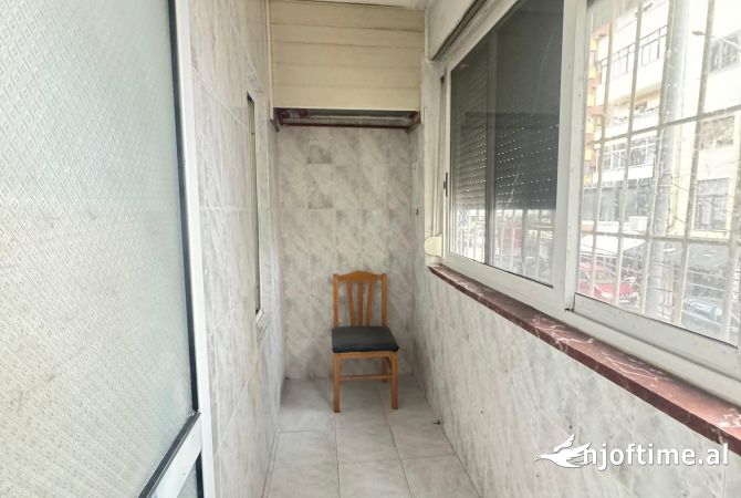 Shtepi ne shitje Apartament ne Tirane, 2+1, Mobilimi Pjeserisht e mobiluar, Pagesa 99,900  Euro.