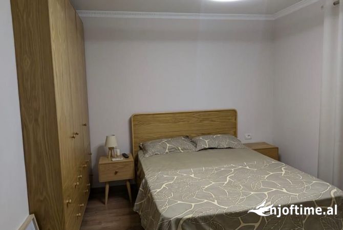 Shtepi ne shitje Apartament ne Tirane, 1+1, Mobilimi E mobiluar, Pagesa 150,005  Euro.