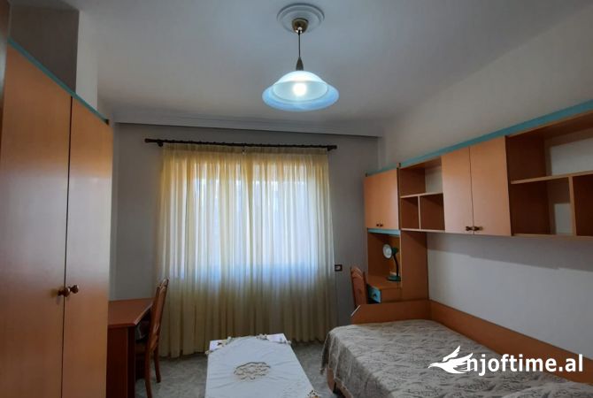 Shtepi me qera Apartament ne Tirane, 2+1, Mobilimi E mobiluar, Pagesa 500  Euro.