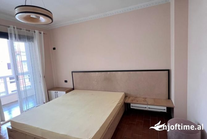 Shtepi ne shitje Apartament ne Tirane, 1+1, Mobilimi E mobiluar, Pagesa 90,000  Euro.