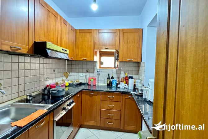 Shtepi ne shitje Apartament ne Tirane, 1+1, Mobilimi Pjeserisht e mobiluar, Pagesa 87,009  Euro.