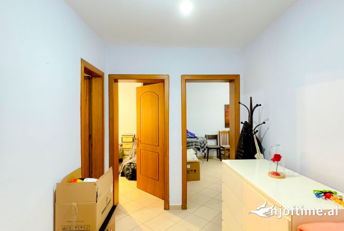 Shtepi ne shitje Apartament ne Tirane, 1+1, Mobilimi Pjeserisht e mobiluar, Pagesa 87,009  Euro.