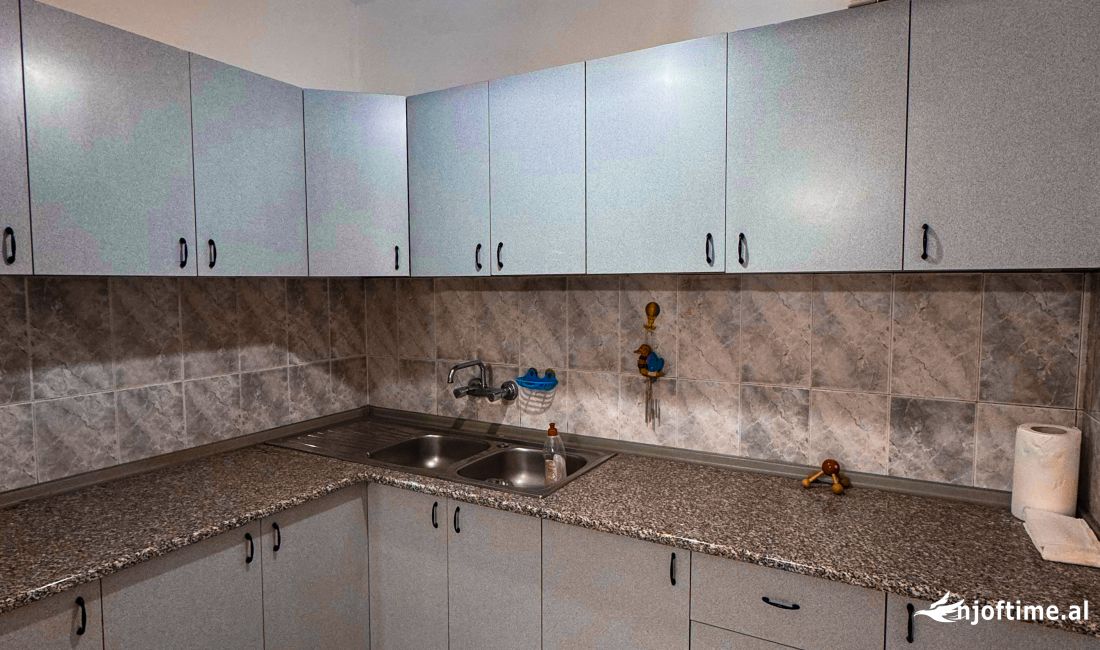 Shtepi ne shitje Apartament ne Tirane, 2+1, Mobilimi Pjeserisht e mobiluar, Pagesa 100,091  Euro.