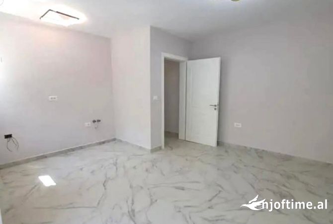 Shtepi ne shitje 1+1 ne Tirane - 130,000 Euro