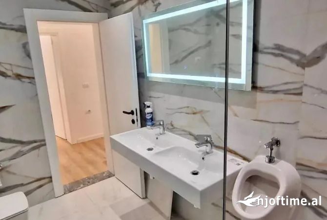 Shtepi ne shitje Apartament ne Tirane, 3+1, Mobilimi Bosh, pa mobiluar, Pagesa 270,000  Euro.
