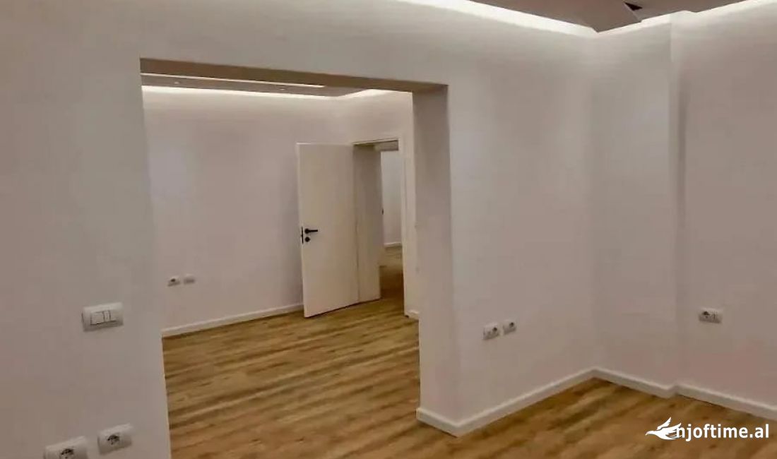 Shtepi ne shitje Apartament ne Tirane, 3+1, Mobilimi Bosh, pa mobiluar, Pagesa 270,000  Euro.