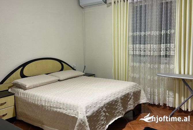 Shtepi me qera Apartament ne Tirane, 2+1, Mobilimi E mobiluar, Pagesa 400  Euro.