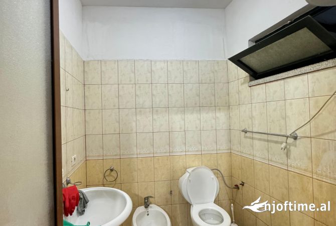 Shtepi me qera Apartament ne Tirane, 2+1, Mobilimi E mobiluar, Pagesa 499  Euro.