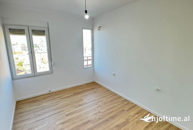 Shtepi ne shitje Apartament ne Tirane, 2+1, Mobilimi Pjeserisht e mobiluar, Pagesa 133,000  Euro.