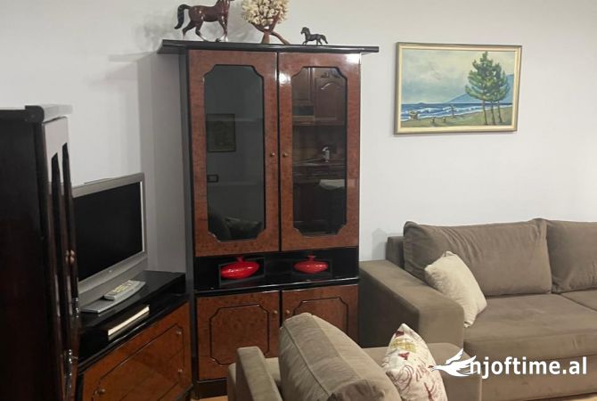 Shtepi me qera Apartament ne Tirane, 3+1, Mobilimi E mobiluar, Pagesa 451  Euro.