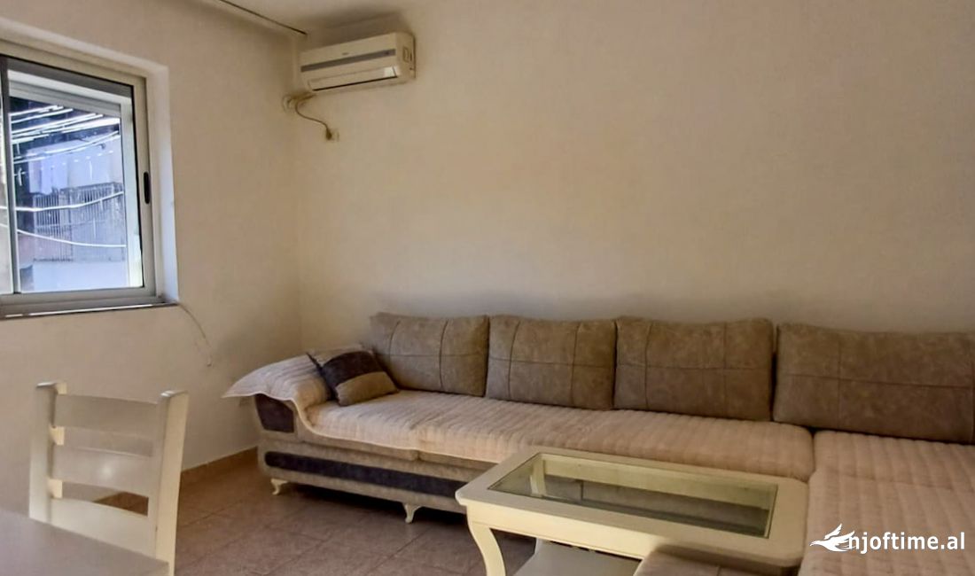 Shtepi ne shitje Apartament ne Tirane, 2+1, Mobilimi Pjeserisht e mobiluar, Pagesa 115,000  Euro.