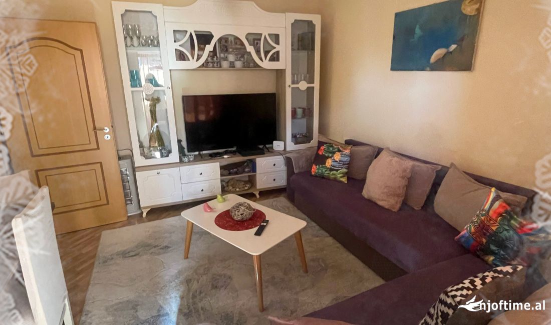 Shtepi ne shitje Apartament ne Tirane, 1+1, Mobilimi E mobiluar, Pagesa 75,000  Euro.