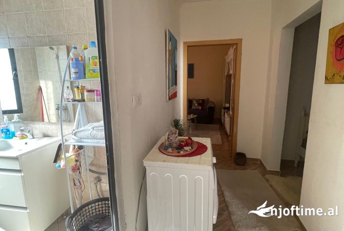 Shtepi ne shitje Apartament ne Tirane, 1+1, Mobilimi E mobiluar, Pagesa 75,000  Euro.