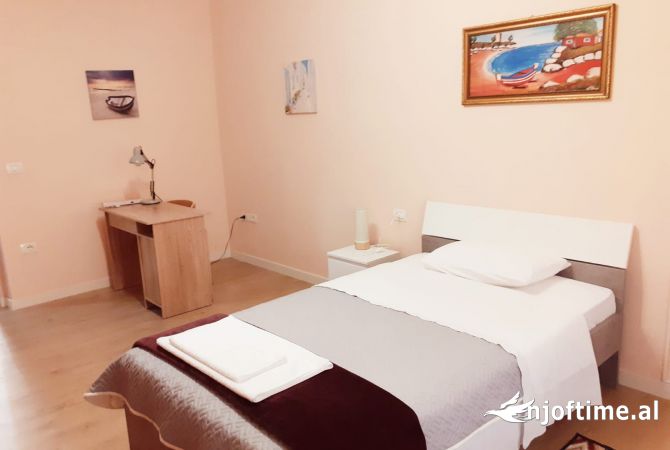 Shtepi me qera Apartament ne Tirane, 2+1, Mobilimi E mobiluar, Pagesa 703  Euro.