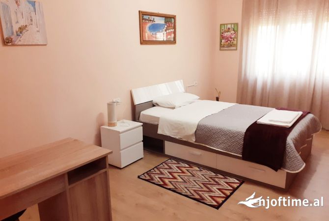 Shtepi me qera Apartament ne Tirane, 2+1, Mobilimi E mobiluar, Pagesa 703  Euro.