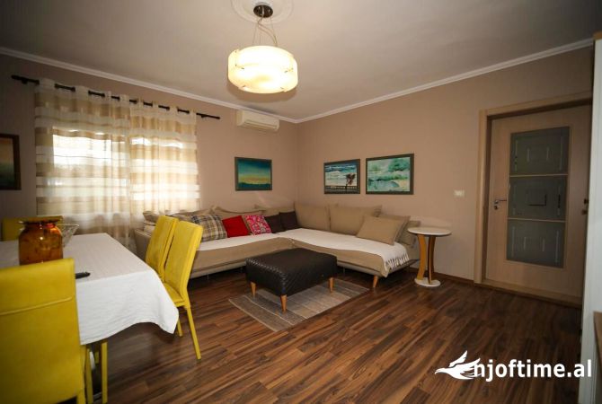 Shtepi me qera 2+1 ne Tirane - 721 Euro