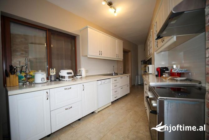Shtepi me qera 2+1 ne Tirane - 721 Euro