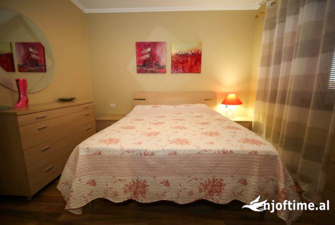 Shtepi me qera Apartament ne Tirane, 2+1, Mobilimi E mobiluar, Pagesa 721  Euro.