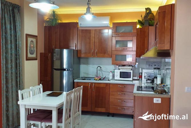 Shtepi me qera 2+1 ne Tirane - 455 Euro