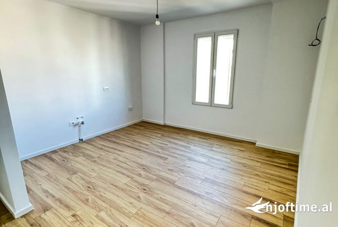 Shtepi ne shitje Apartament ne Tirane, 2+1, Mobilimi E mobiluar, Pagesa 132,100  Euro.
