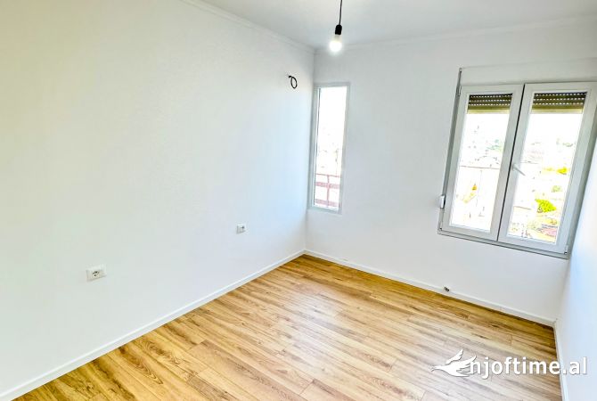 Shtepi ne shitje Apartament ne Tirane, 2+1, Mobilimi E mobiluar, Pagesa 132,100  Euro.