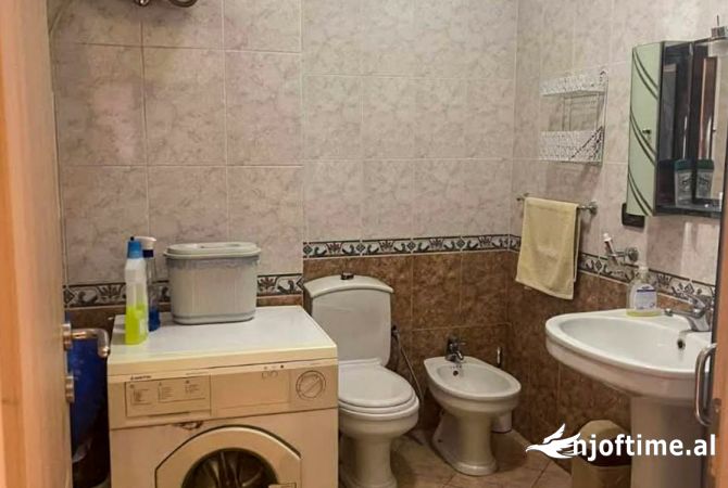 Shtepi me qera Apartament ne Tirane, 2+1, Mobilimi E mobiluar, Pagesa 600  Euro.