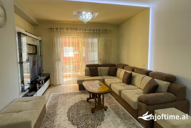Shtepi me qera 2+1 ne Tirane - 549 Euro